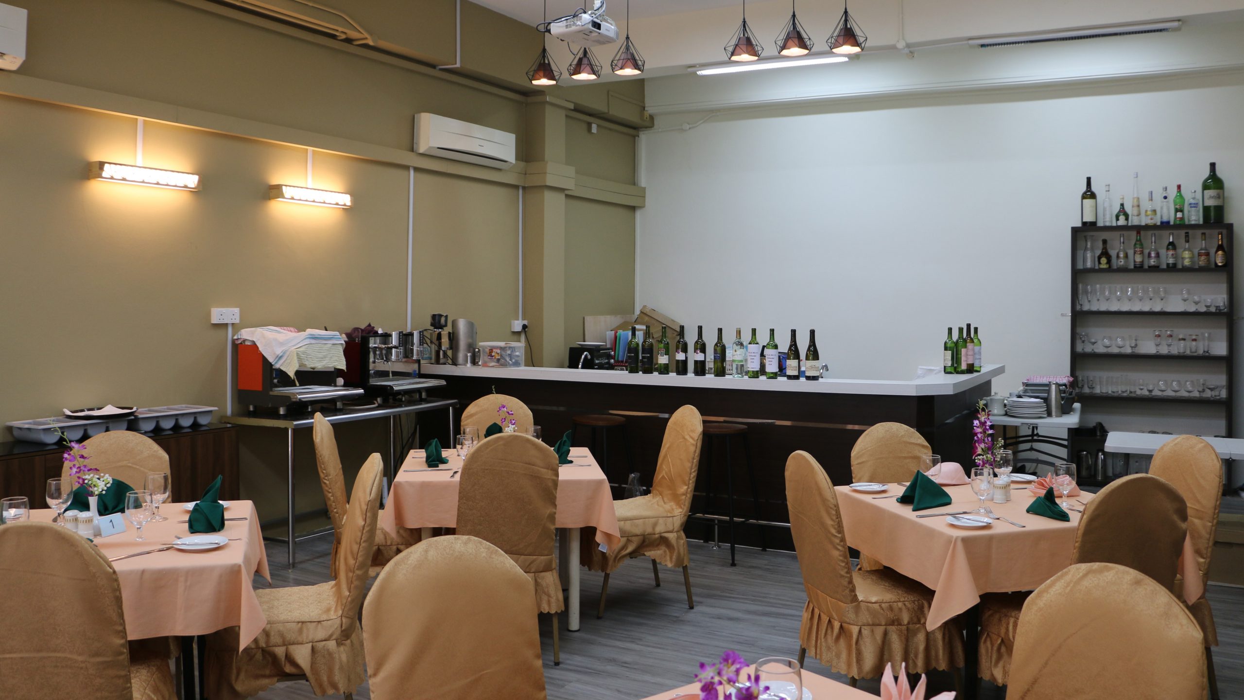 DIMENSIONS International College City Campus – Bar and Restaurant Training Room